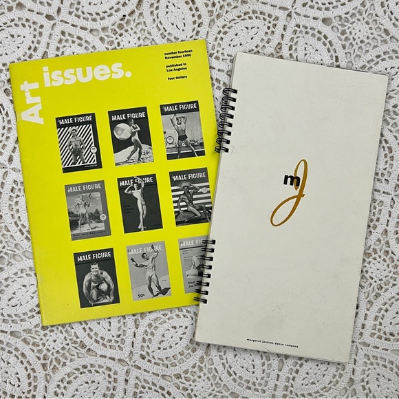 Two artsy mags - Picture 4 of 17